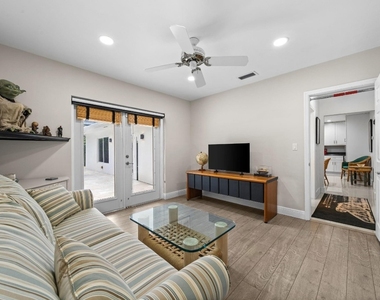 326 Seven Isles Drive - Photo Thumbnail 18