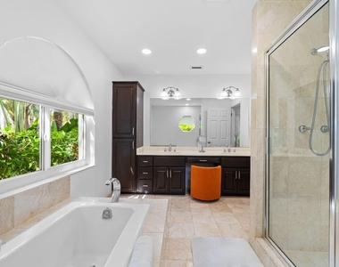 326 Seven Isles Drive - Photo Thumbnail 15