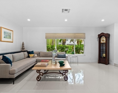 326 Seven Isles Drive - Photo Thumbnail 3
