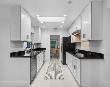 326 Seven Isles Drive - Photo Thumbnail 10