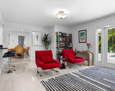 326 Seven Isles Drive - Photo Thumbnail 8