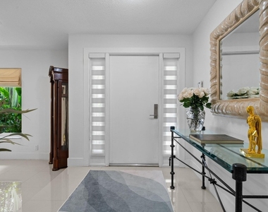 326 Seven Isles Drive - Photo Thumbnail 2