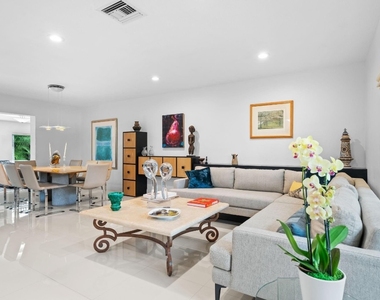 326 Seven Isles Drive - Photo Thumbnail 4
