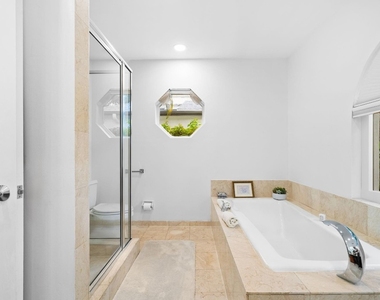 326 Seven Isles Drive - Photo Thumbnail 14