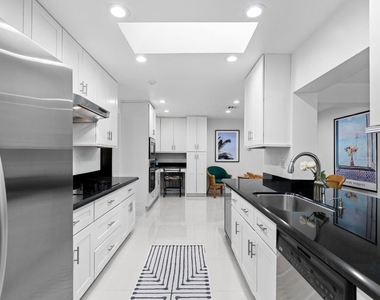 326 Seven Isles Drive - Photo Thumbnail 11