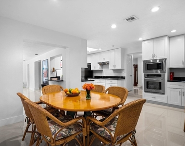 326 Seven Isles Drive - Photo Thumbnail 12