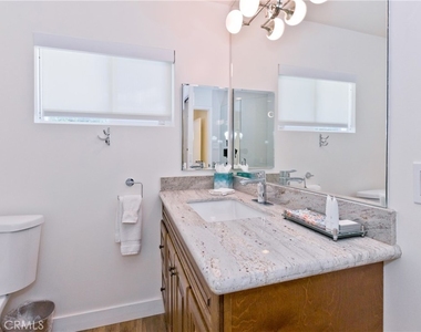 1057 E Marshall Way - Photo Thumbnail 25
