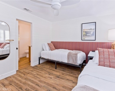 1057 E Marshall Way - Photo Thumbnail 53