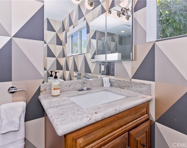 1057 E Marshall Way - Photo Thumbnail 21