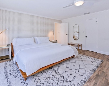 1057 E Marshall Way - Photo Thumbnail 49