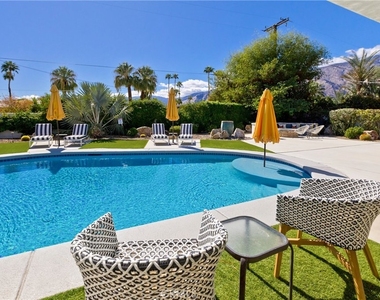 1057 E Marshall Way - Photo Thumbnail 32