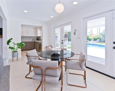 1057 E Marshall Way - Photo Thumbnail 9