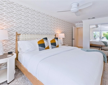 1057 E Marshall Way - Photo Thumbnail 17
