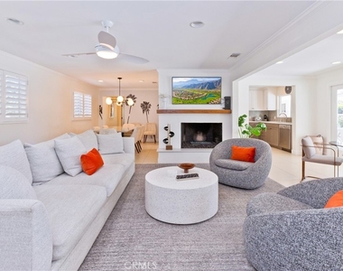 1057 E Marshall Way - Photo Thumbnail 6