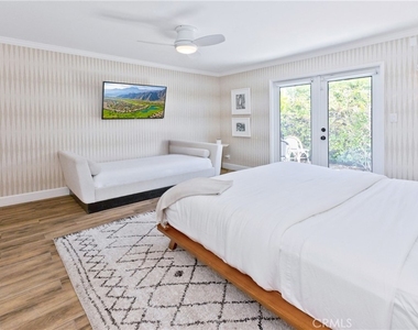1057 E Marshall Way - Photo Thumbnail 14