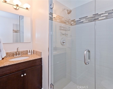 1057 E Marshall Way - Photo Thumbnail 18