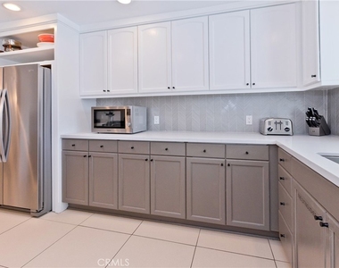 1057 E Marshall Way - Photo Thumbnail 46