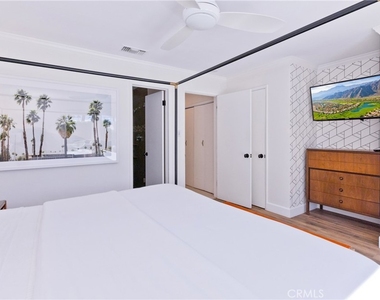 1057 E Marshall Way - Photo Thumbnail 20