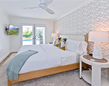 1057 E Marshall Way - Photo Thumbnail 16