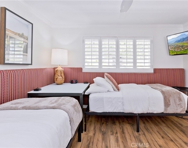 1057 E Marshall Way - Photo Thumbnail 24