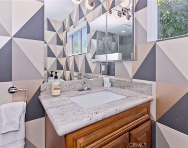 1057 E Marshall Way - Photo Thumbnail 55