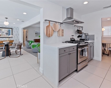 1057 E Marshall Way - Photo Thumbnail 47