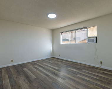 1538 Stanford Street - Photo Thumbnail 7