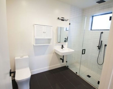 321 N Bixel Street - Photo Thumbnail 11