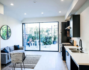 321 N Bixel Street - Photo Thumbnail 7