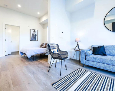 321 N Bixel Street - Photo Thumbnail 3