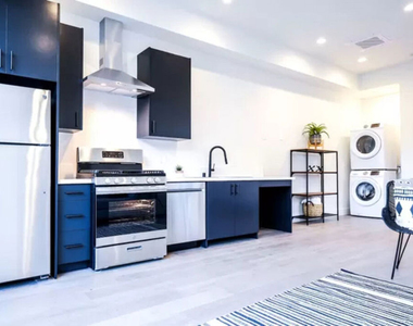 321 N Bixel Street - Photo Thumbnail 1