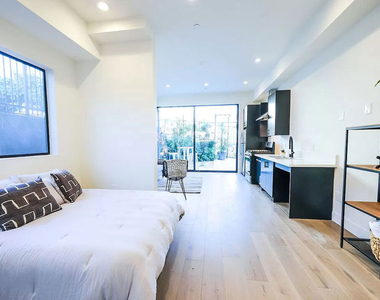 321 N Bixel Street - Photo Thumbnail 5