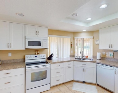 72350 Rim Drive - Photo Thumbnail 2