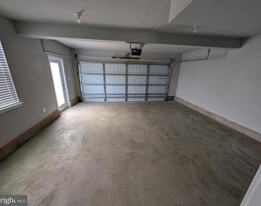8445 Hamlin Street - Photo Thumbnail 6