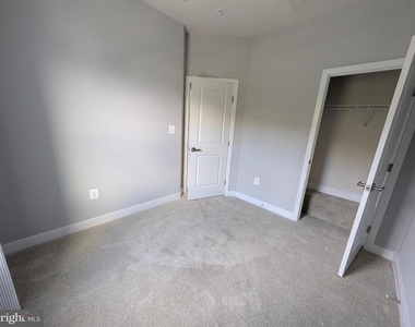 8445 Hamlin Street - Photo Thumbnail 9