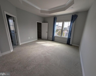 8445 Hamlin Street - Photo Thumbnail 10