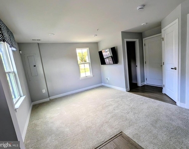 8445 Hamlin Street - Photo Thumbnail 5