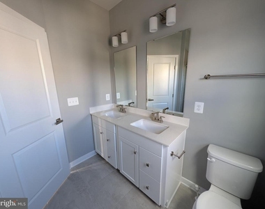 8445 Hamlin Street - Photo Thumbnail 17