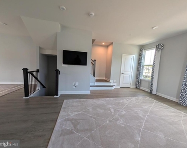 8445 Hamlin Street - Photo Thumbnail 4
