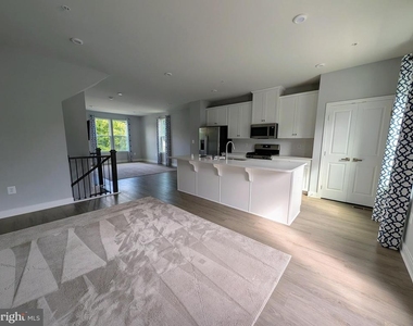 8445 Hamlin Street - Photo Thumbnail 3