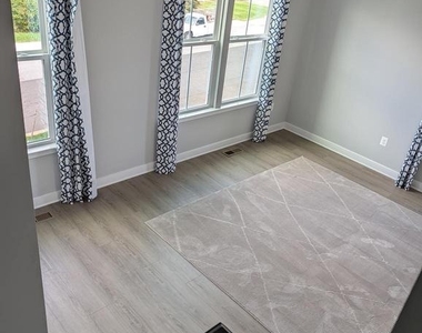 8445 Hamlin Street - Photo Thumbnail 7