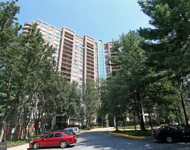 10101 Grosvenor Place - Photo Thumbnail 2