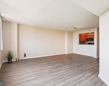 10101 Grosvenor Place - Photo Thumbnail 15