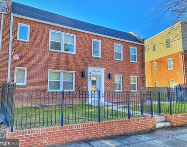 447 Orange Street Se - Photo Thumbnail 6