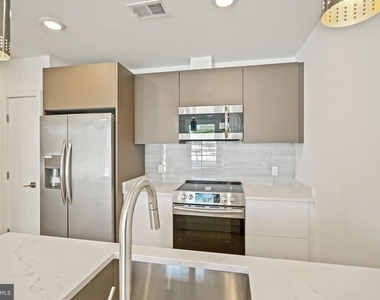2027 Rhode Island Avenue Ne - Photo Thumbnail 10