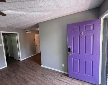 309 E Dean Ave - Photo Thumbnail 3