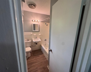 309 E Dean Ave - Photo Thumbnail 10