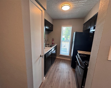309 E Dean Ave - Photo Thumbnail 7