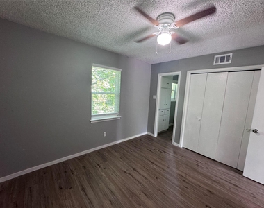 309 E Dean Ave - Photo Thumbnail 9