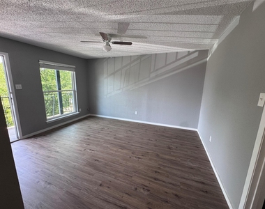 309 E Dean Ave - Photo Thumbnail 12
